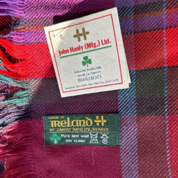 John Hanly & Co. LTD Pure Wool Made in Ireland Plaid Fringe Shawl | 54 X 54 - Picture 7 of 10